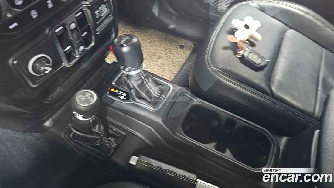 Jeep Wrangler - фото 9