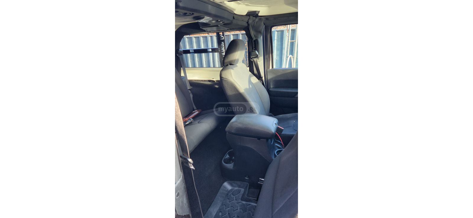 Jeep Wrangler - фото 8