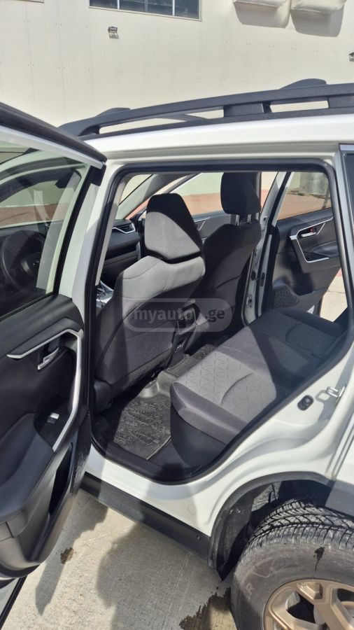 Toyota Rav 4 - фото 5