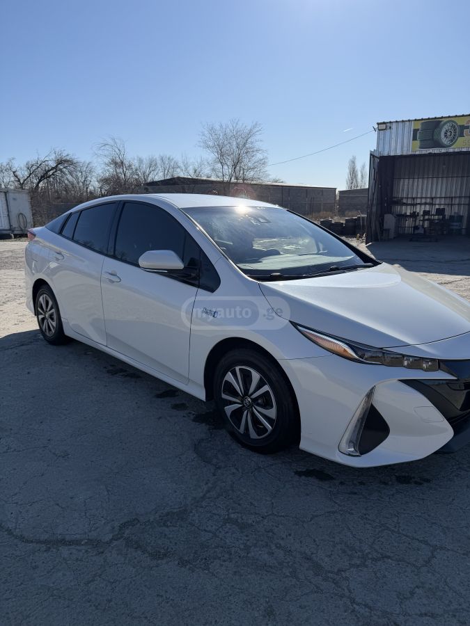 Toyota Prius Prime - фото 2