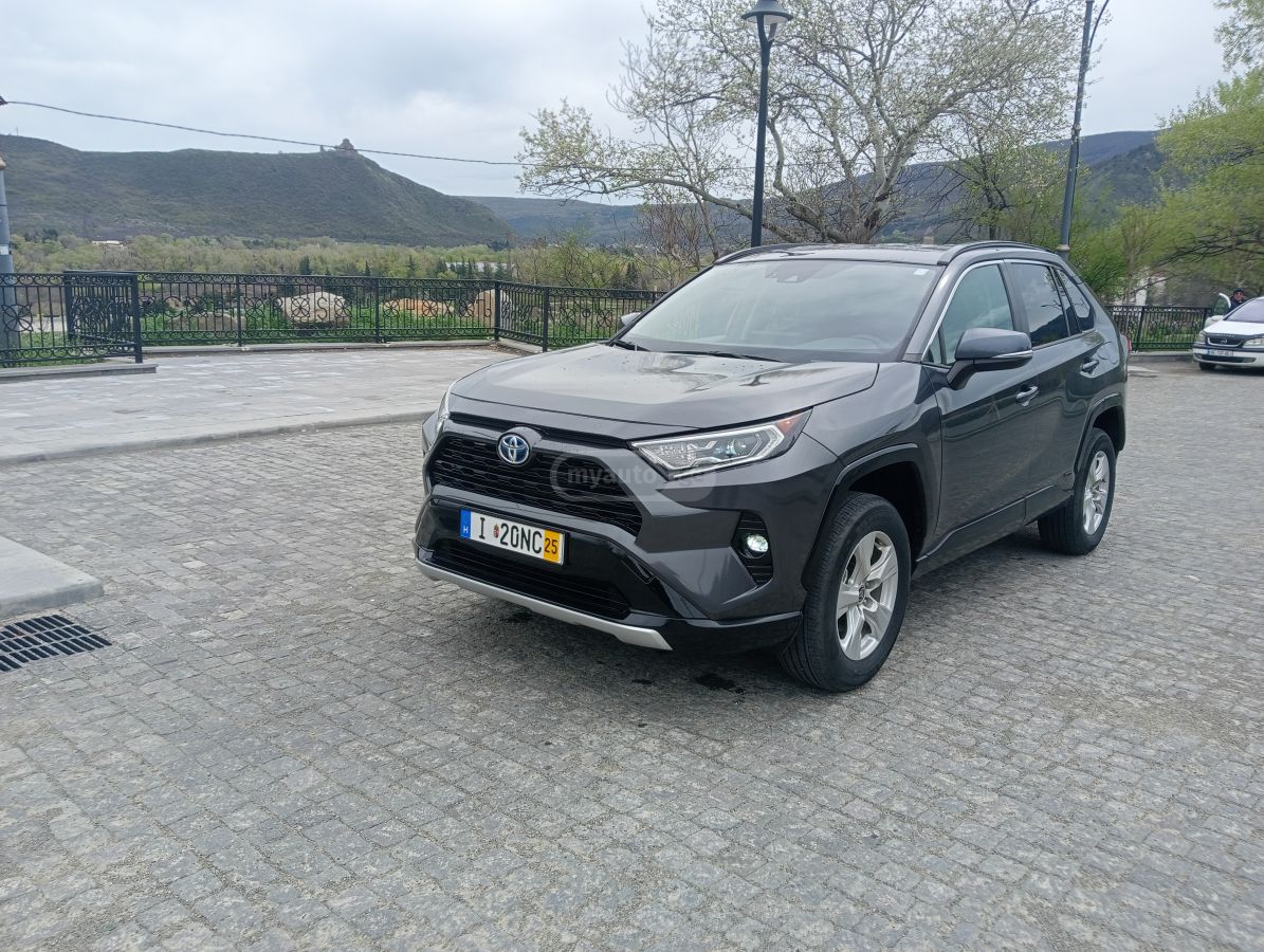 Toyota RAV 4 - фото 1