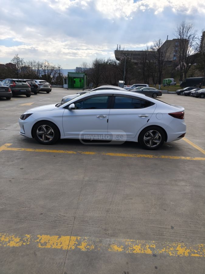 Hyundai Elantra - фото 2