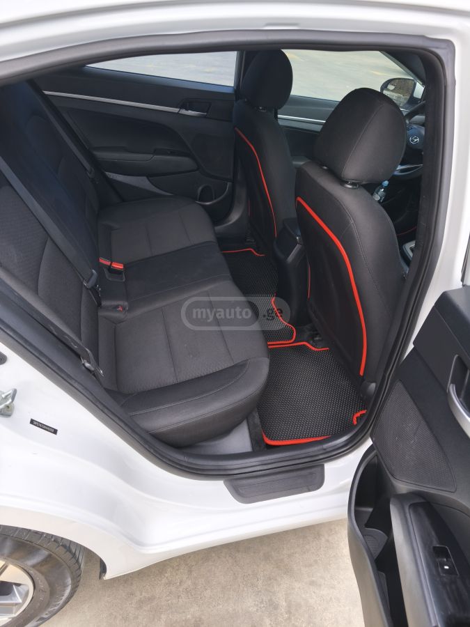 Hyundai Elantra - фото 4