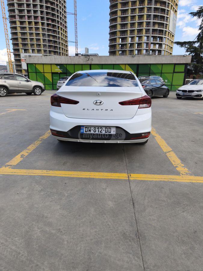 Hyundai Elantra - фото 7