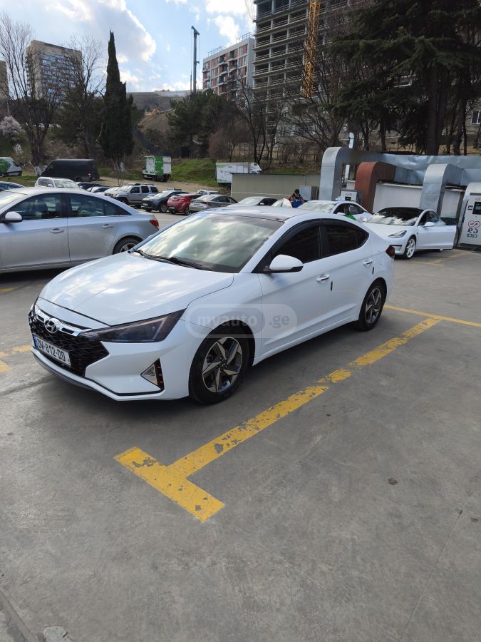 Hyundai Elantra - фото 8