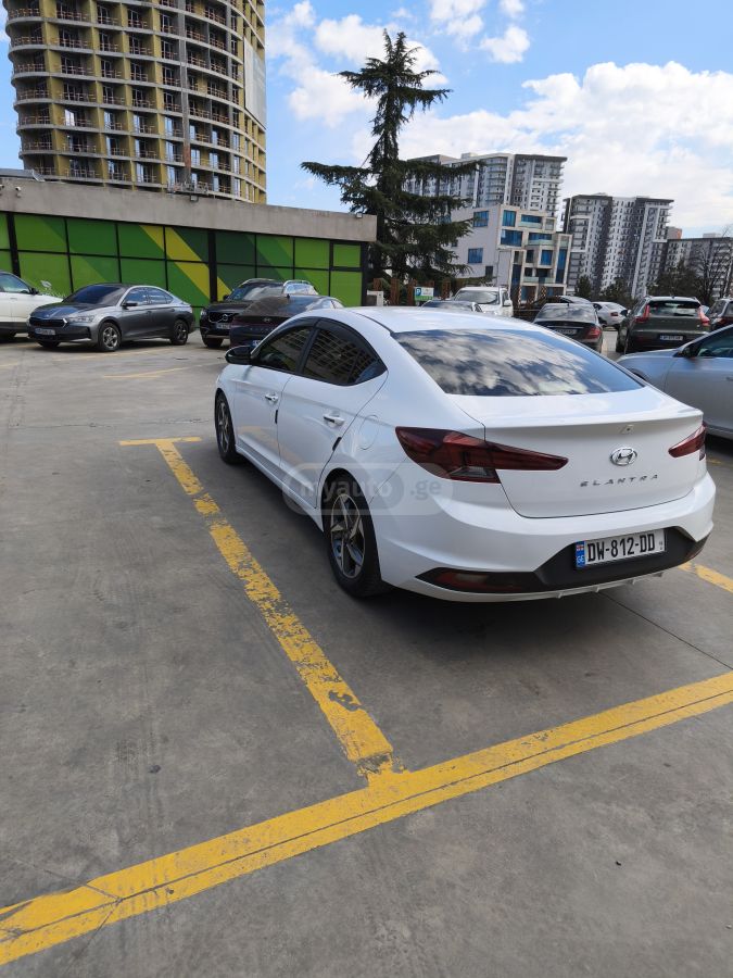 Hyundai Elantra - фото 9