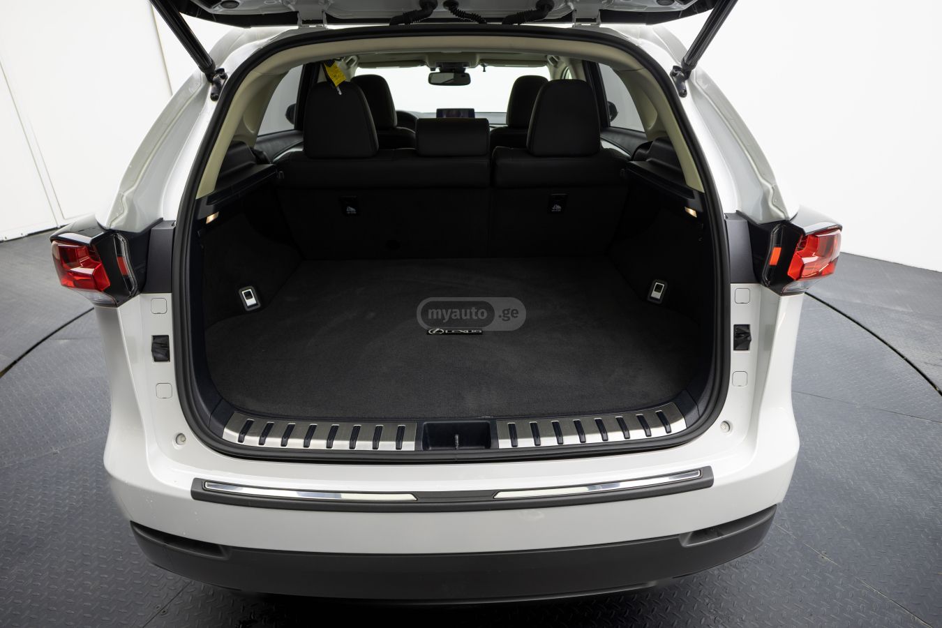 Lexus Base 4dr All-Wheel Drive CVT — миниатюра 10