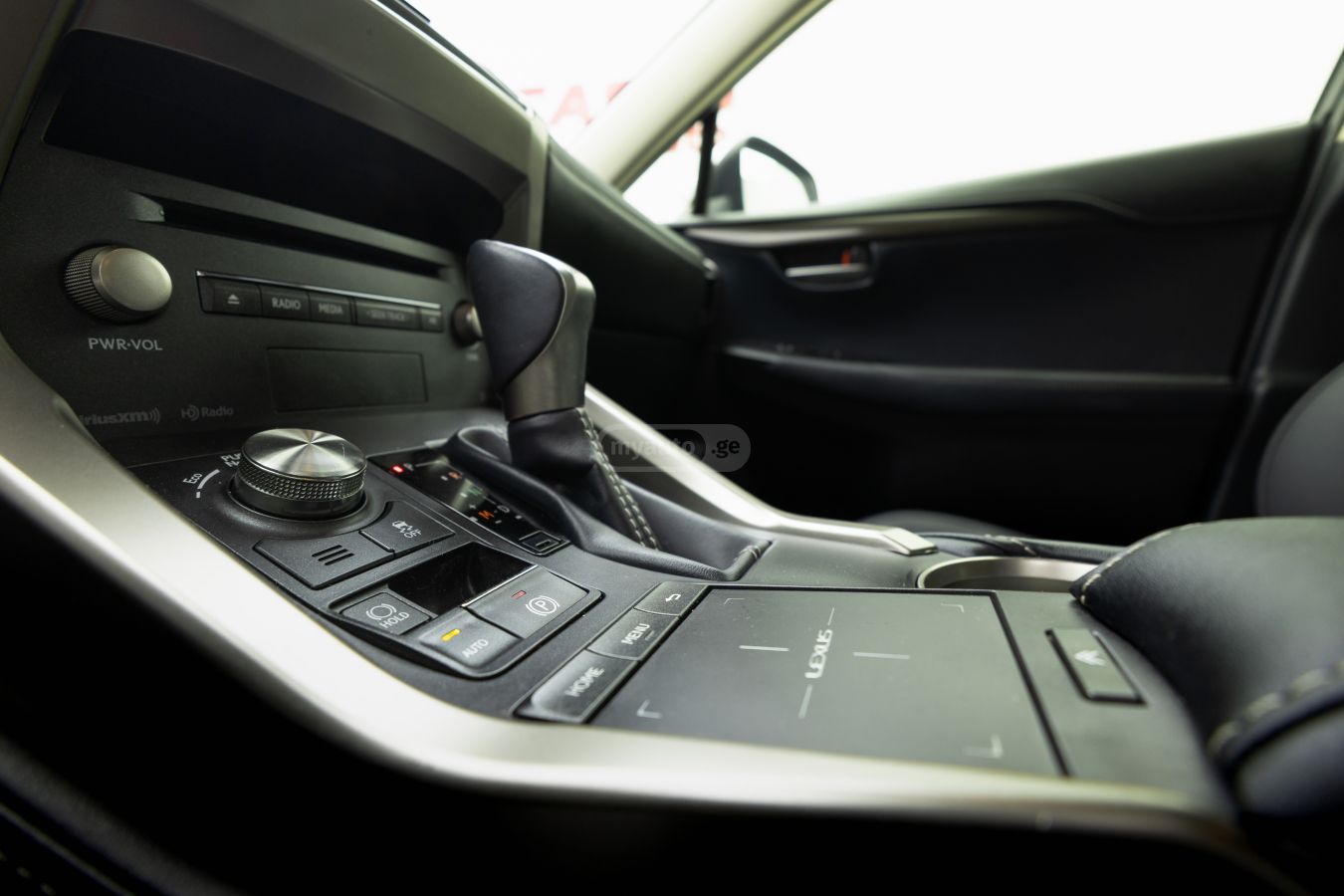 Lexus Base 4dr All-Wheel Drive CVT — миниатюра 8