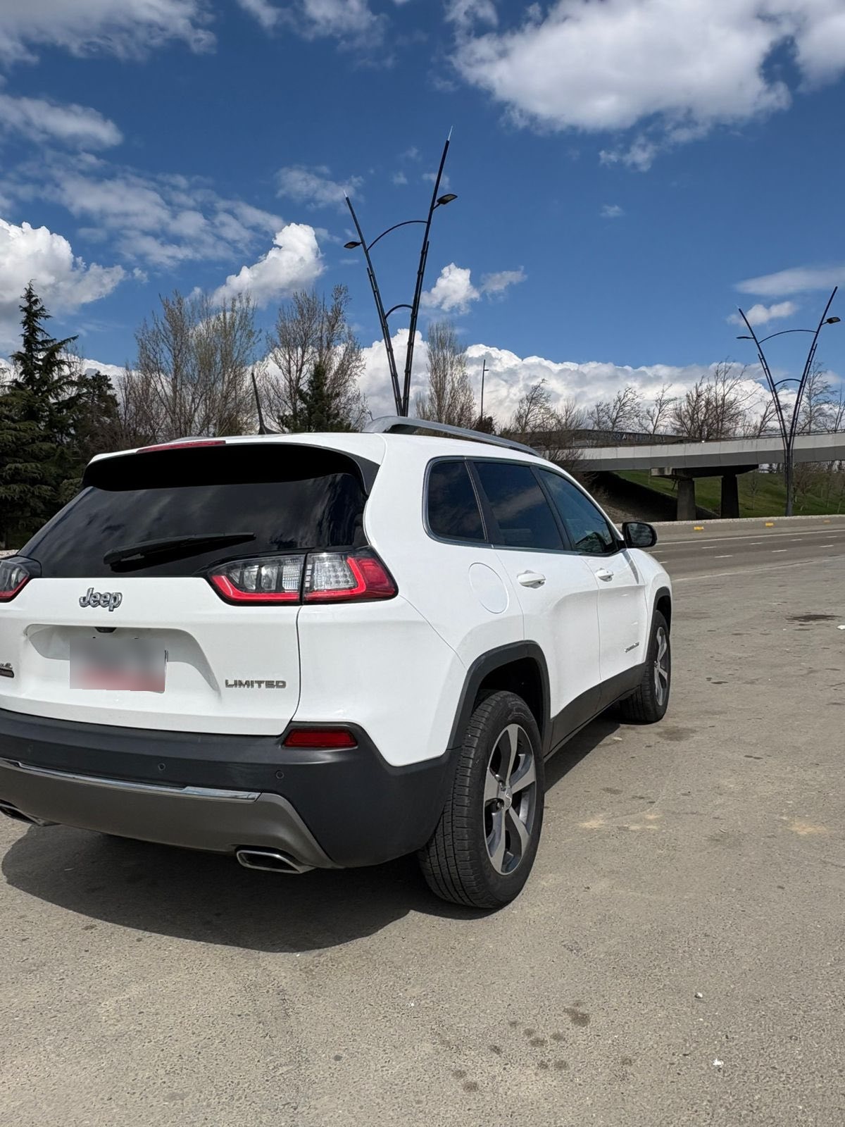 Jeep Cherokee - фото 3