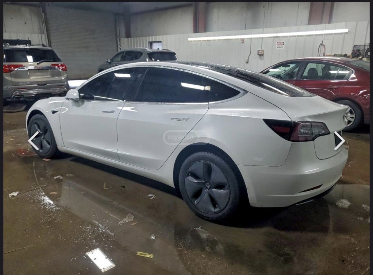 Tesla Model 3 - фото 12