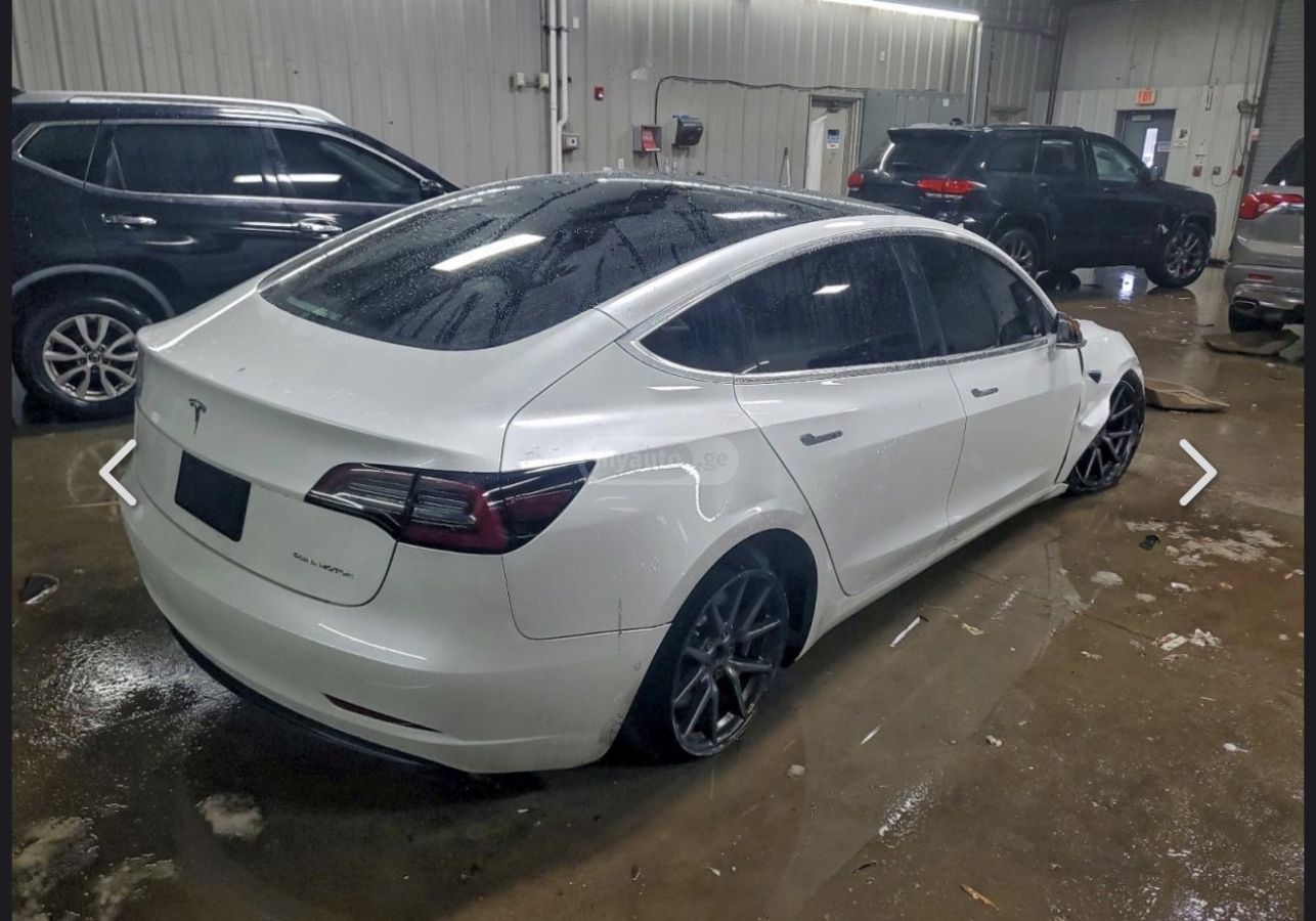 Tesla Model 3 - фото 4