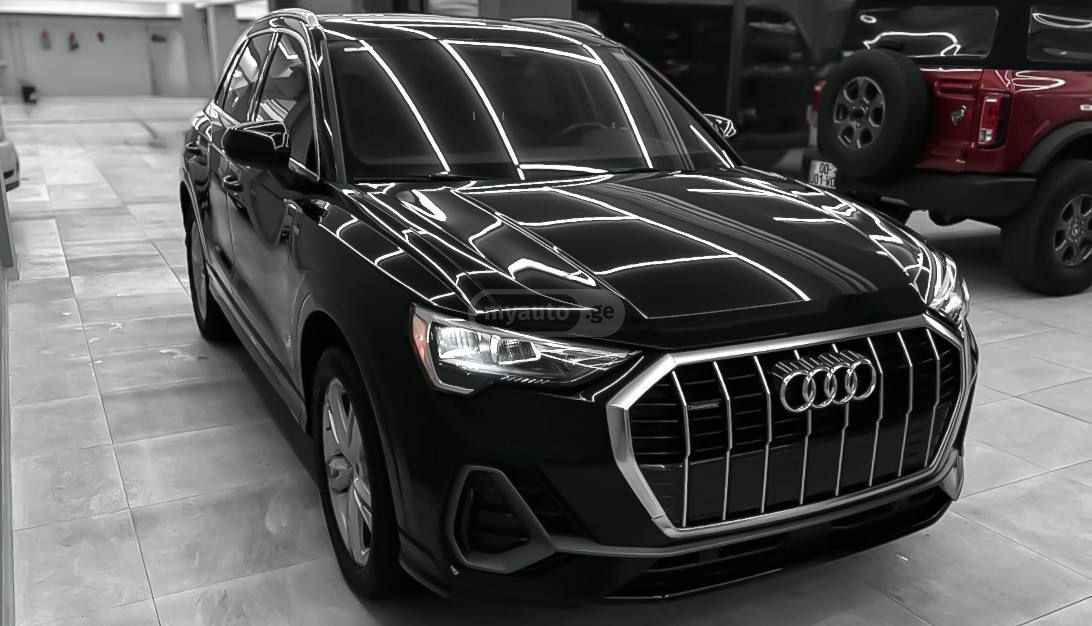 Audi Q3 - фото 1