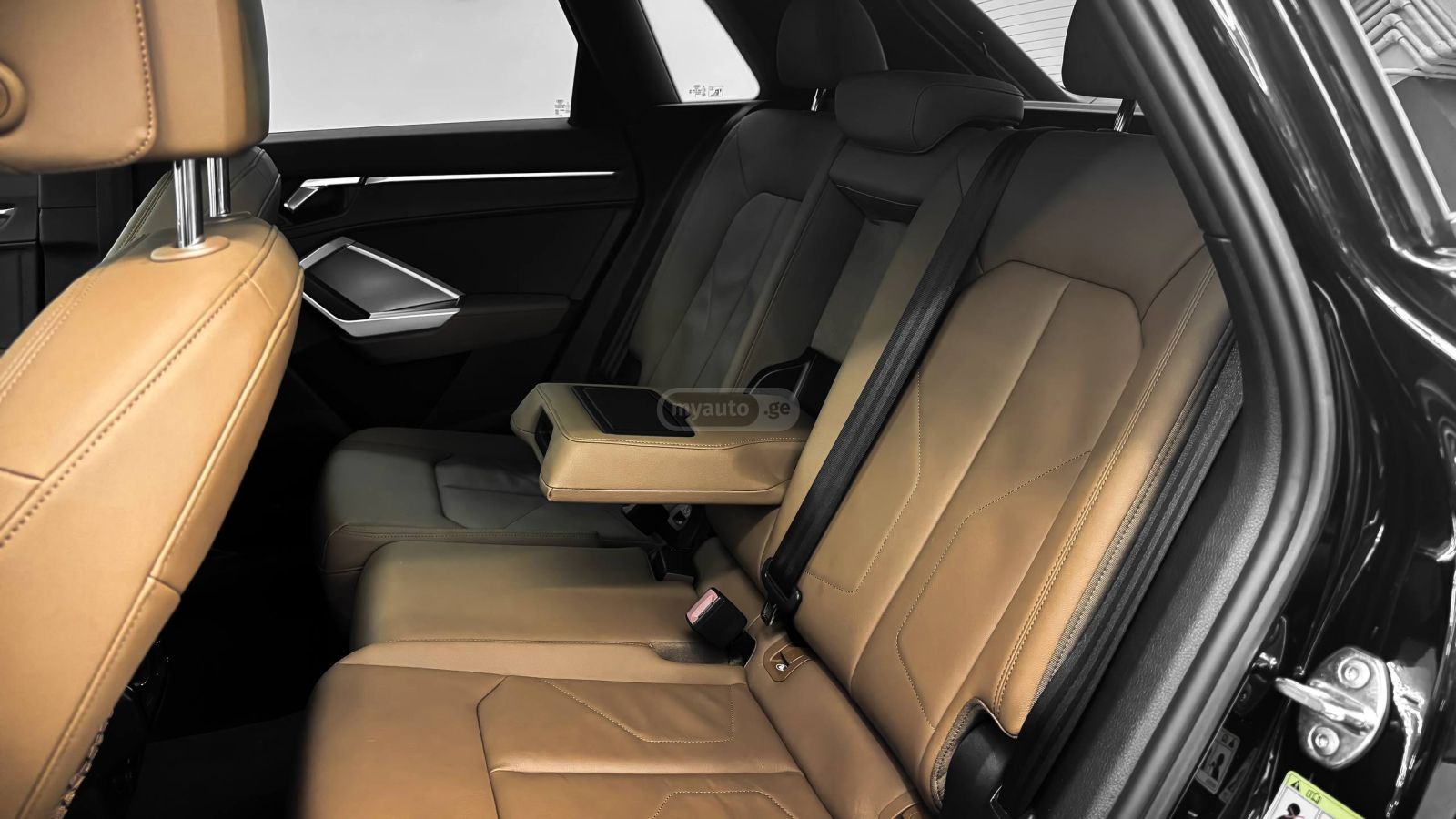 Audi Q3 - фото 6