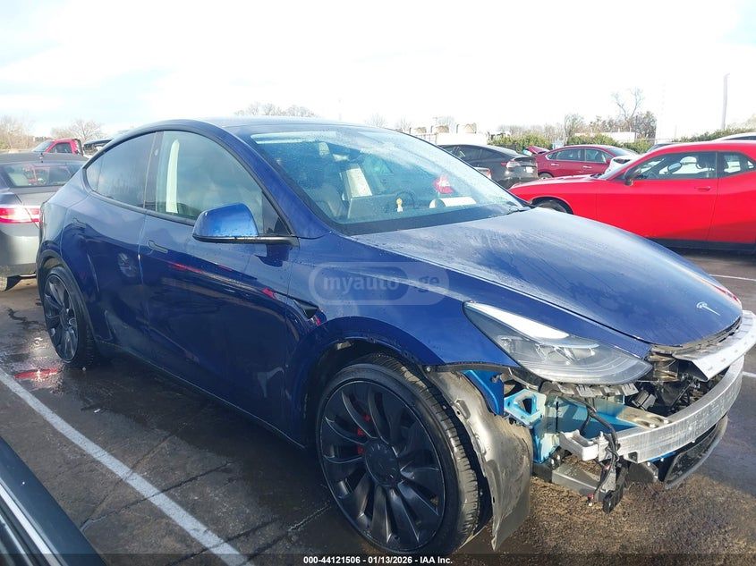 Tesla Model Y - фото 10
