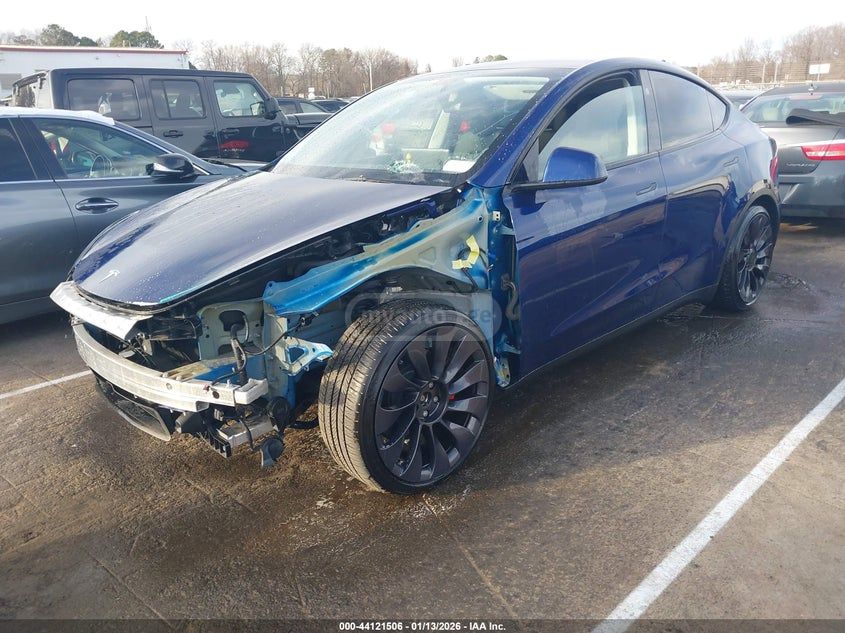 Tesla Model Y - фото 14