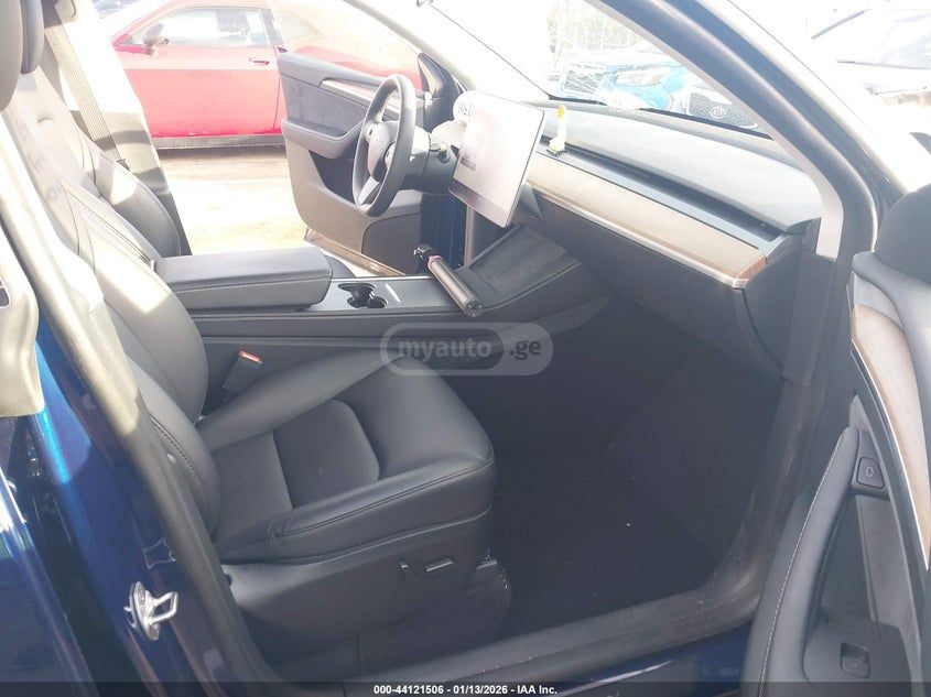 Tesla Model Y - фото 3