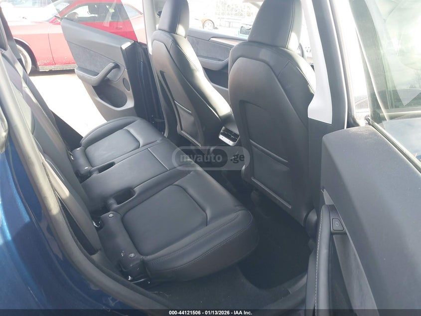 Tesla Model Y - фото 6