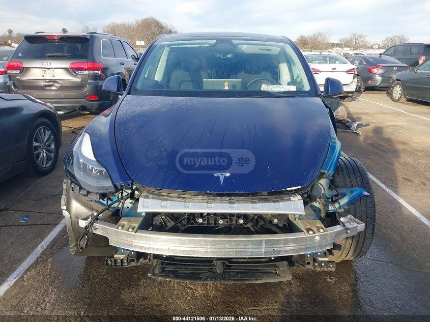 Tesla Model Y - фото 9