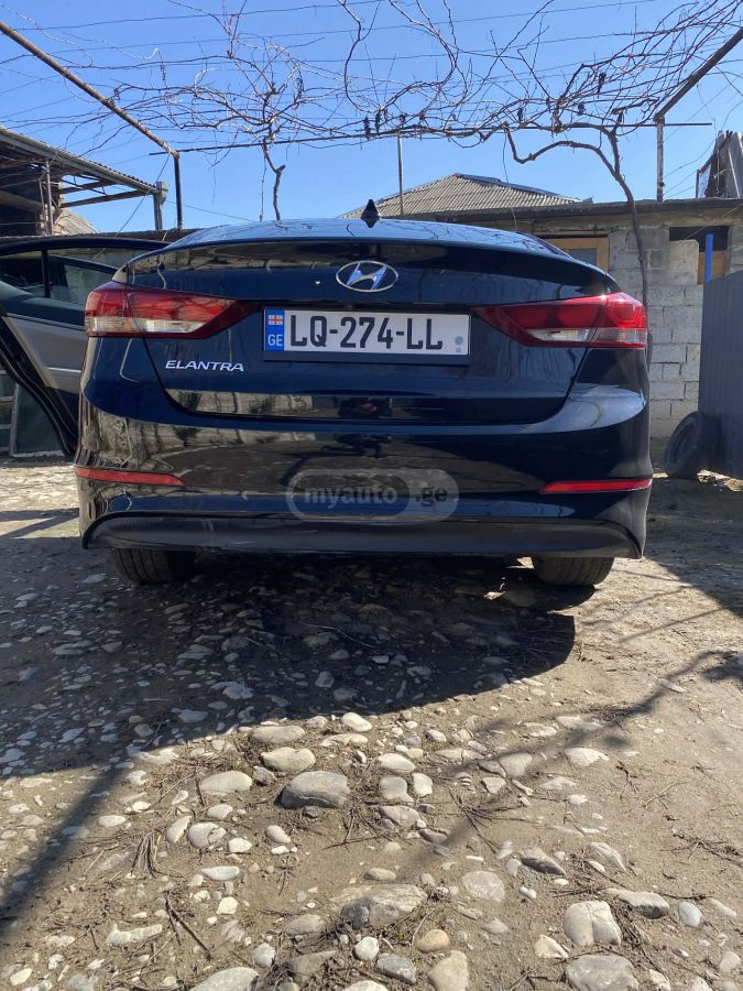 Hyundai Elantra - фото 1