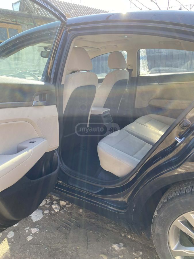 Hyundai Elantra - фото 4