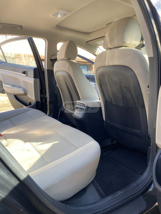 Hyundai Elantra - фото 6