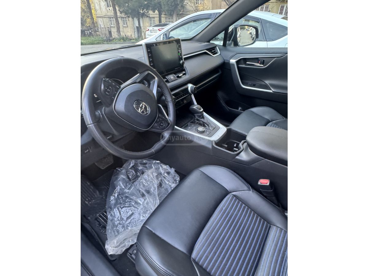 Toyota Rav 4 - фото 9