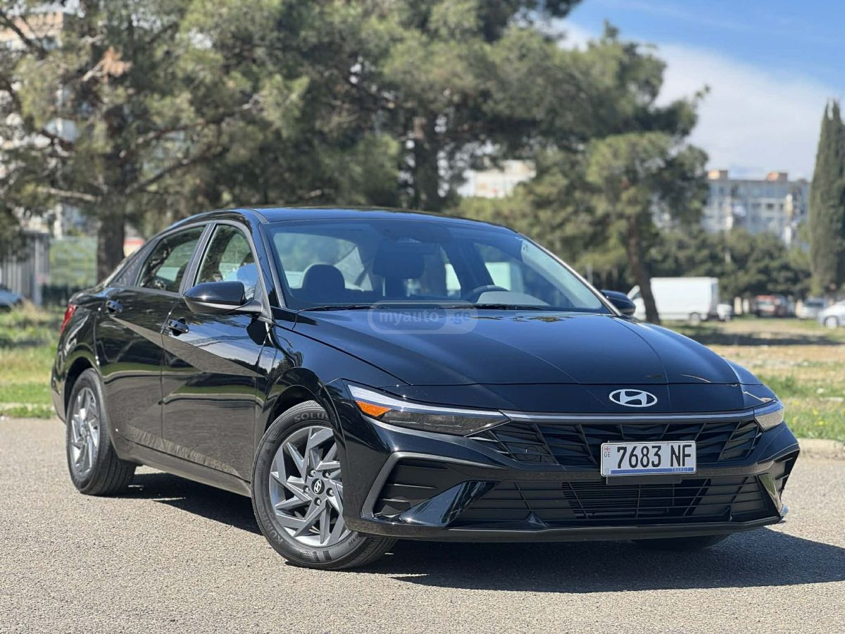 Hyundai Elantra - фото 1