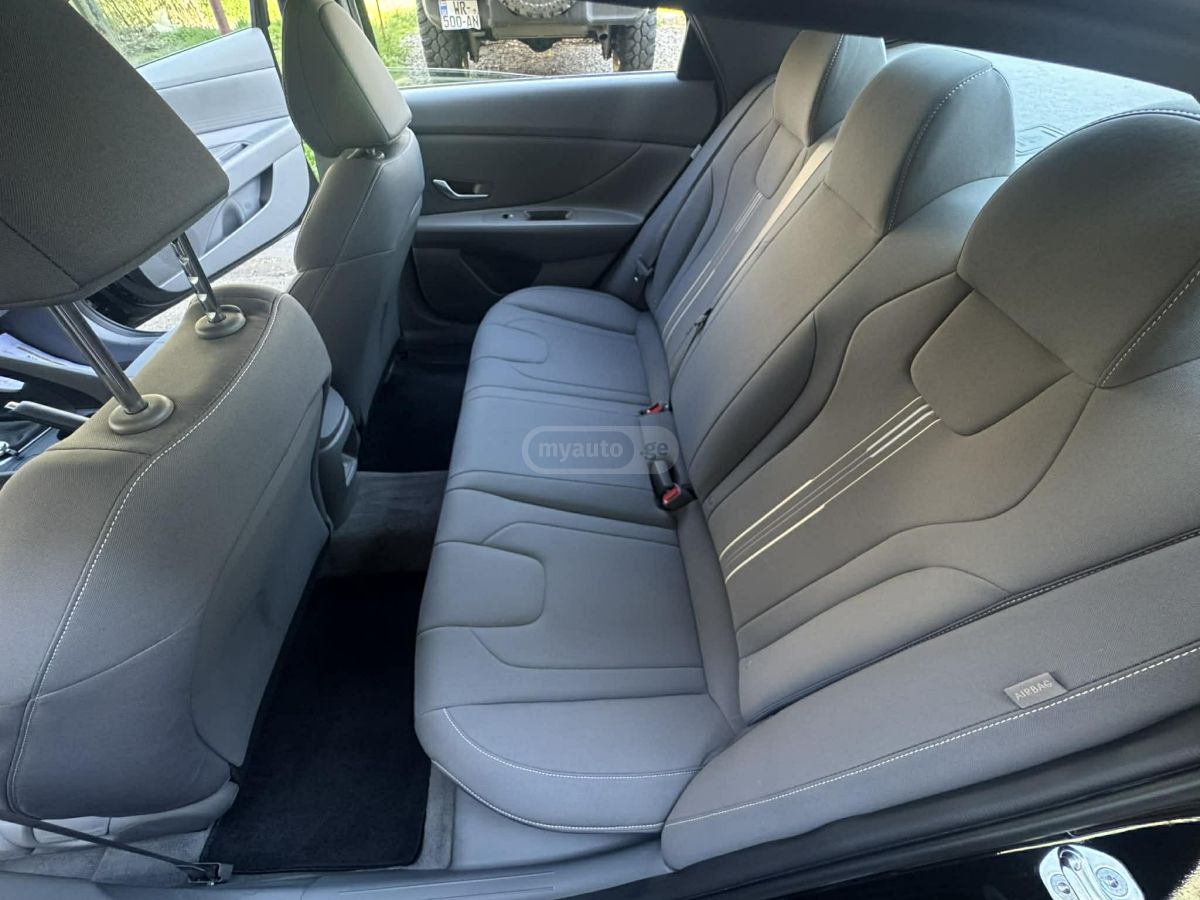 Hyundai Elantra - фото 10