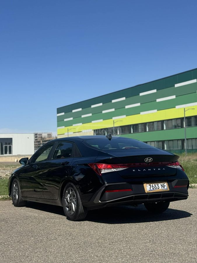 Hyundai Elantra - фото 2