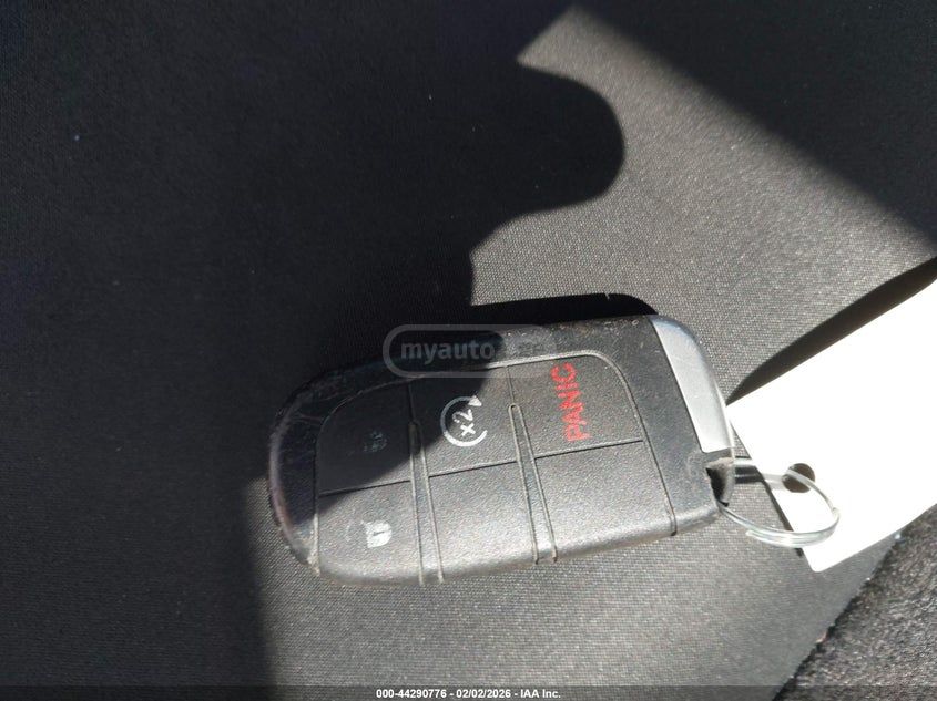 Chrysler 300 2023 — миниатюра 11