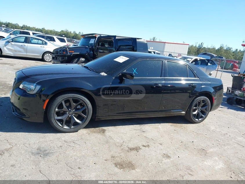 Chrysler 300 2023 — миниатюра 14