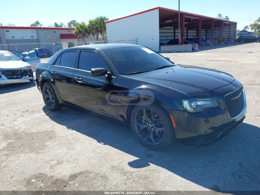 Chrysler 300 2023 — миниатюра 2