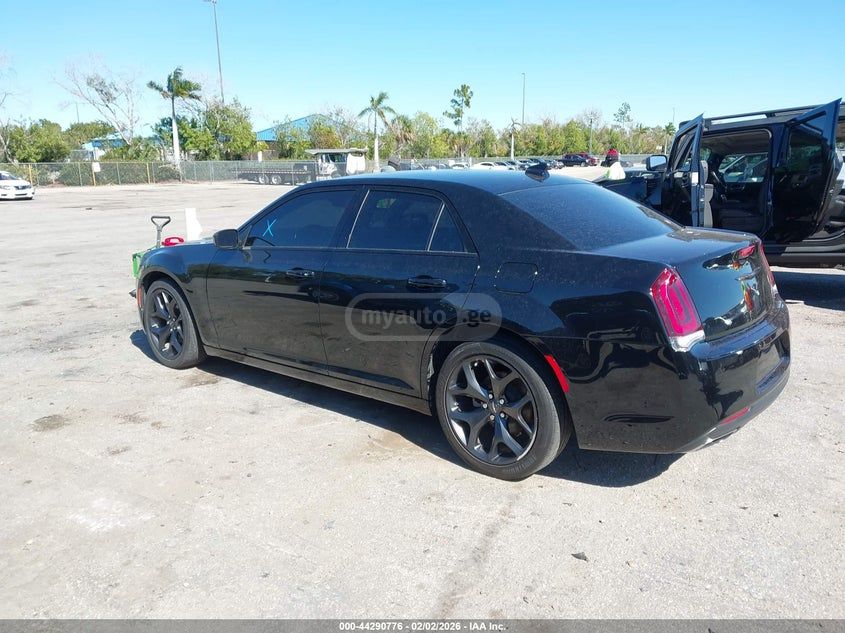 Chrysler 300 2023 — миниатюра 3