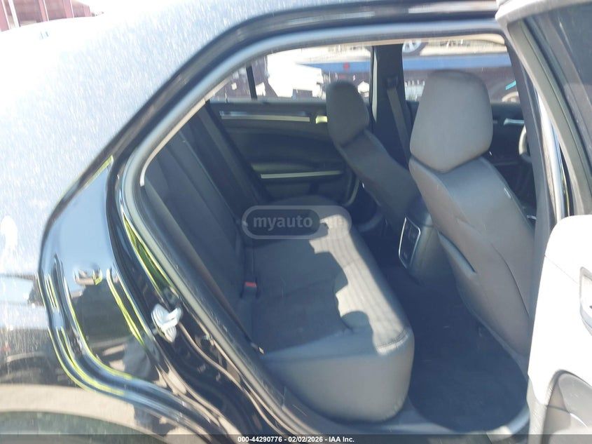 Chrysler 300 2023 — миниатюра 8