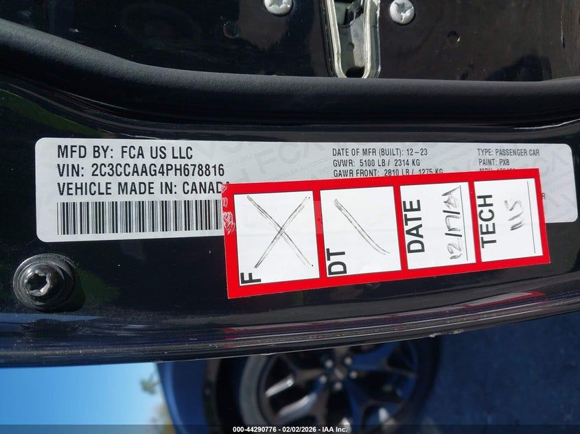 Chrysler 300 2023 — миниатюра 9