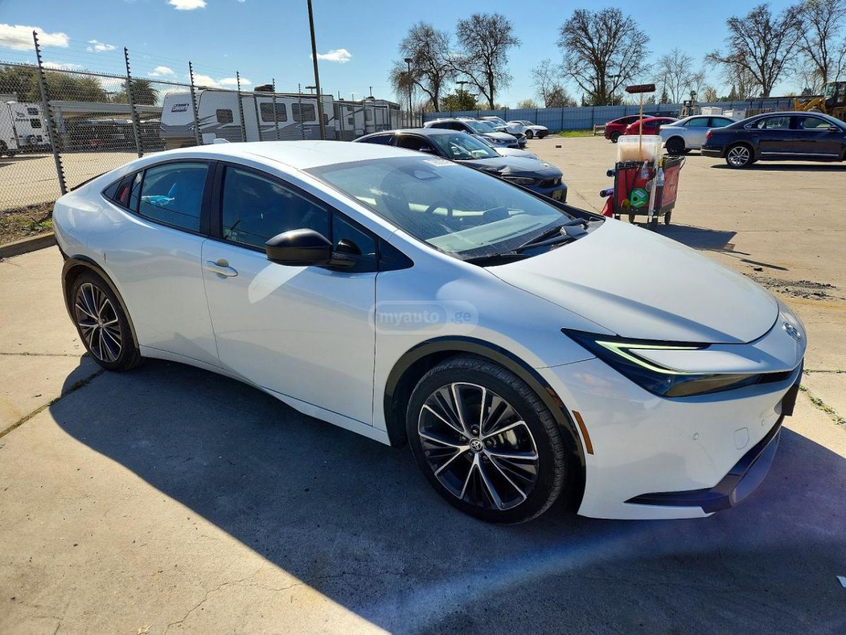 Toyota Prius - фото 4