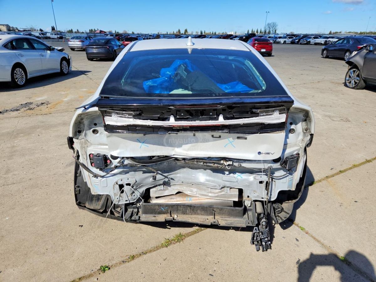 Toyota Prius - фото 6