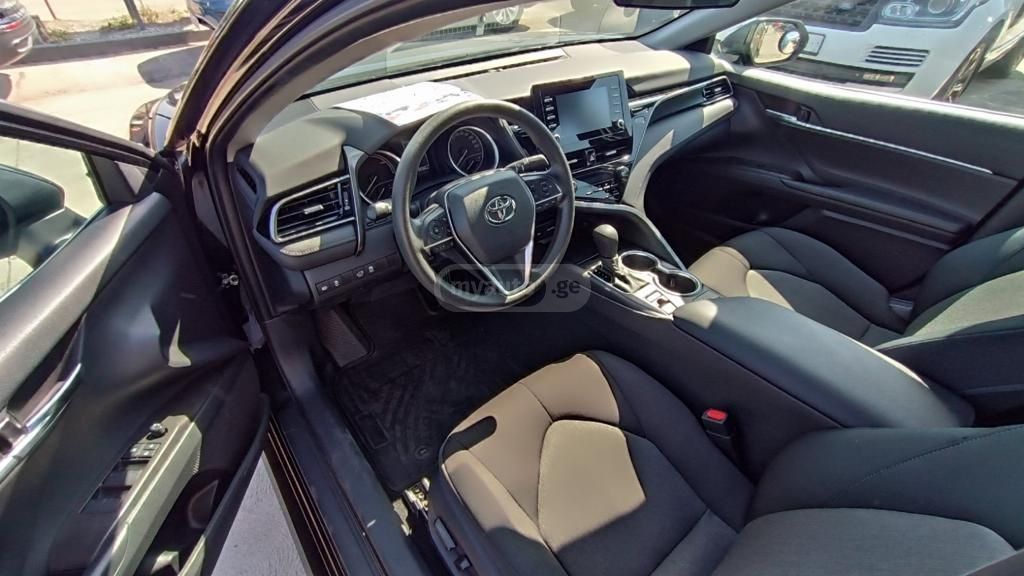 Toyota Camry - фото 1