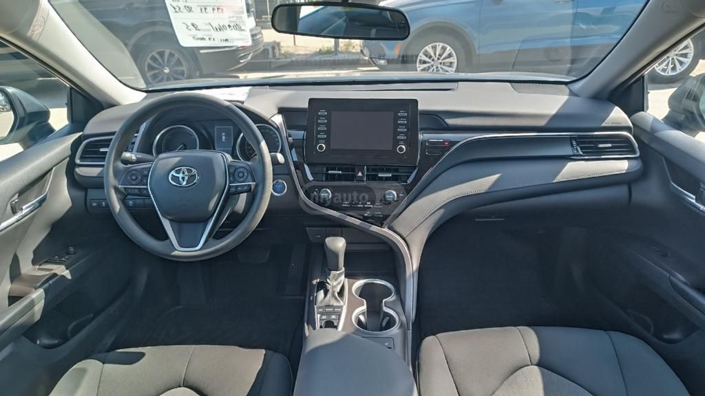 Toyota Camry - фото 2