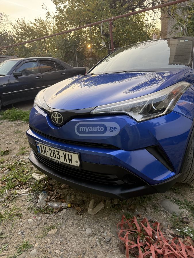 Toyota CHR - фото 1