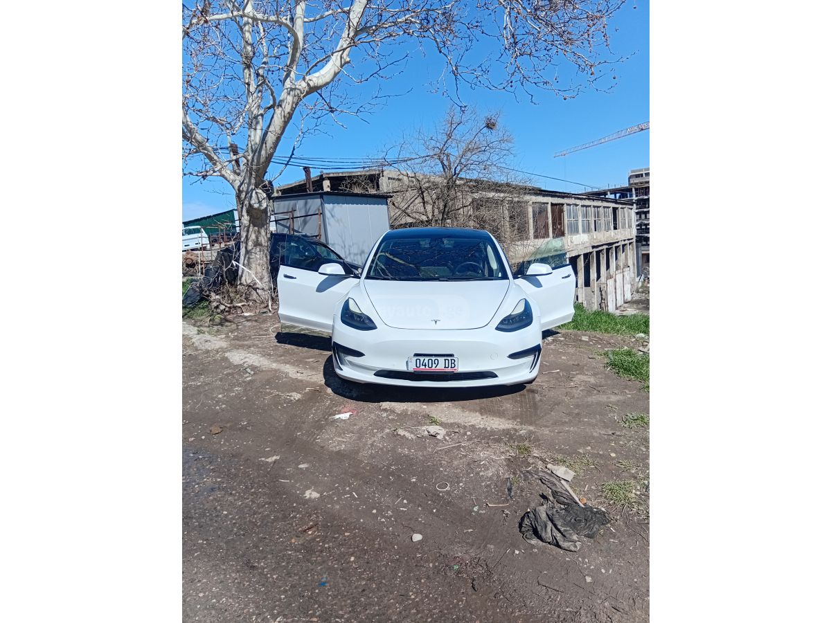 Tesla Model 3 - фото 2