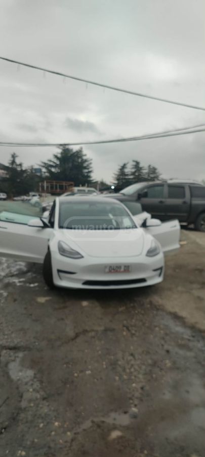 Tesla Model 3 - фото 3