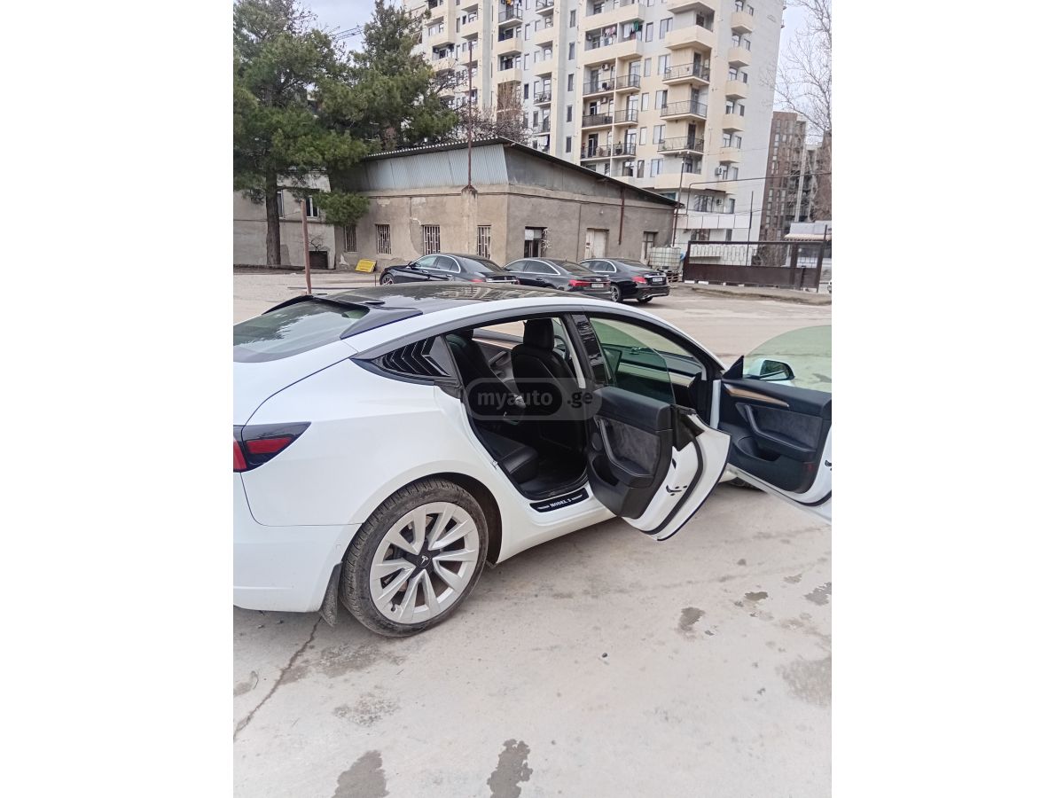 Tesla Model 3 - фото 9