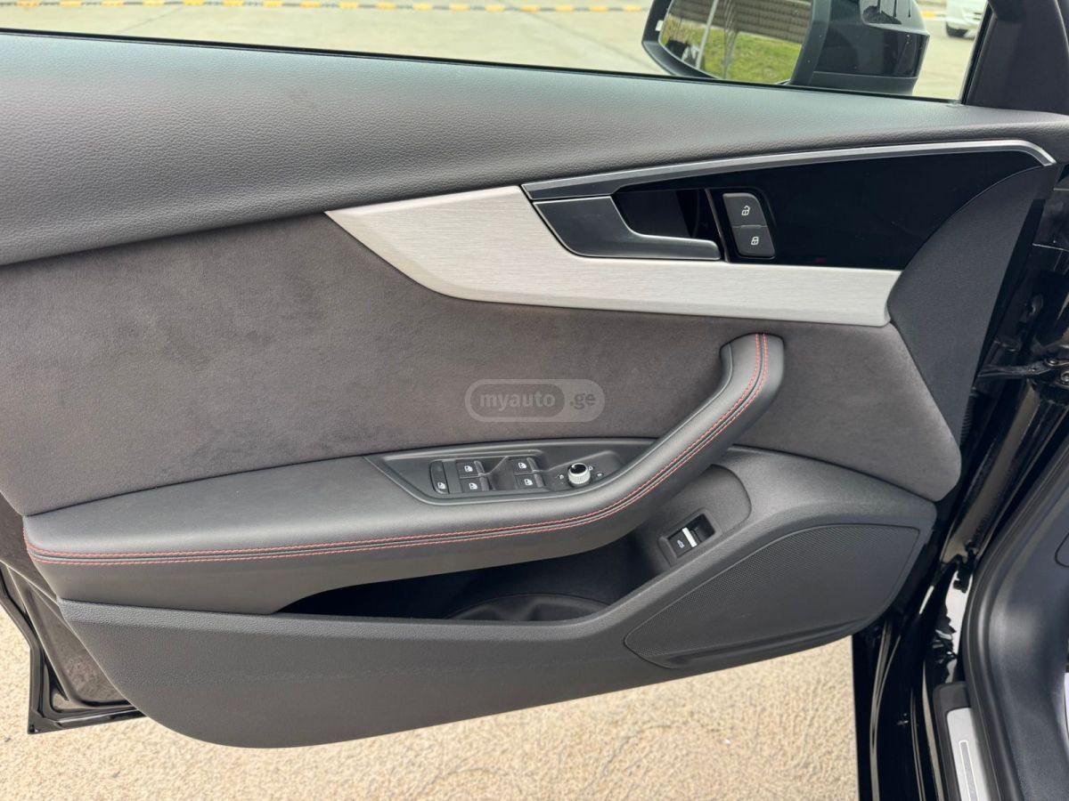 Audi A4 - фото 11