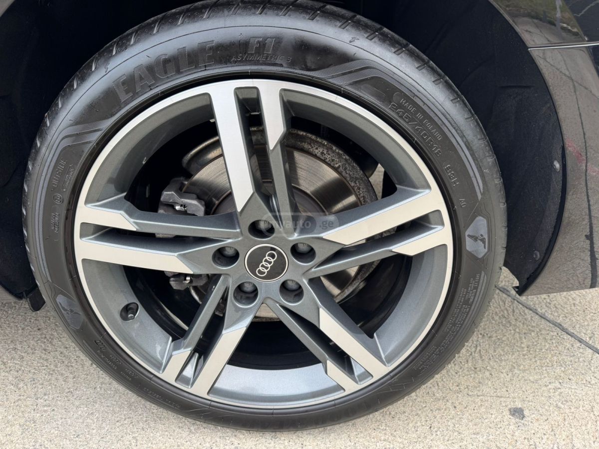 Audi A4 - фото 8