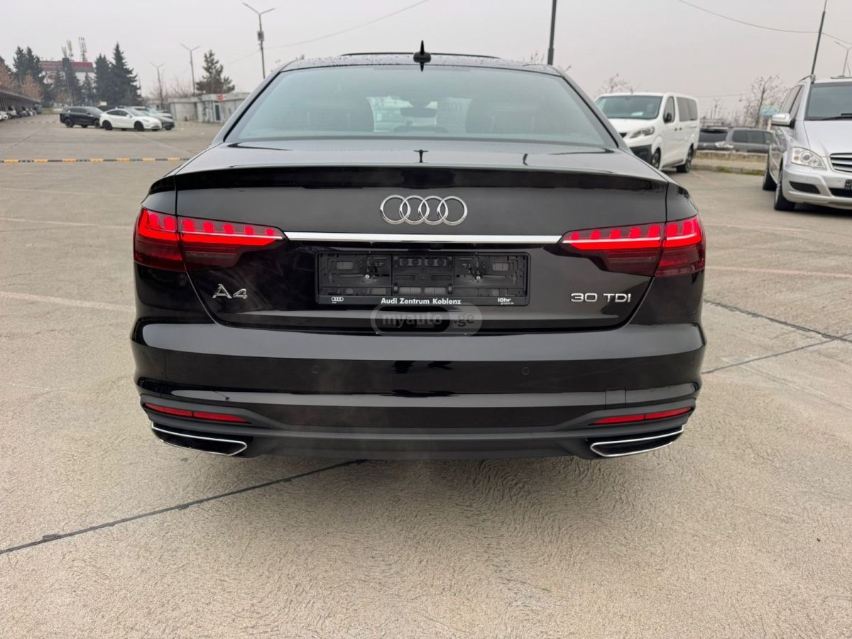 Audi A4 - фото 9