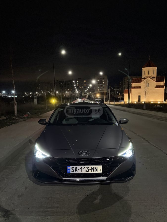 Hyundai Elantra - фото 1