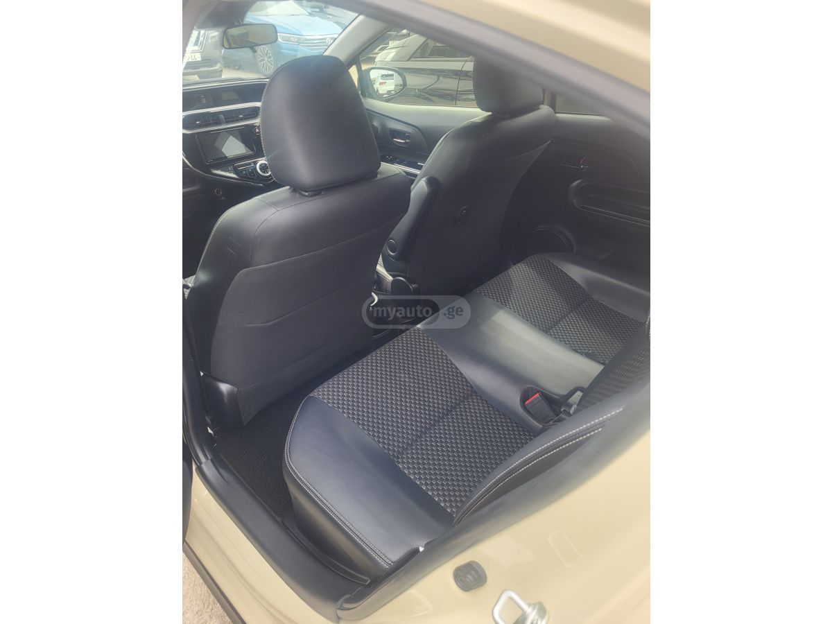 Toyota Aqua - фото 10