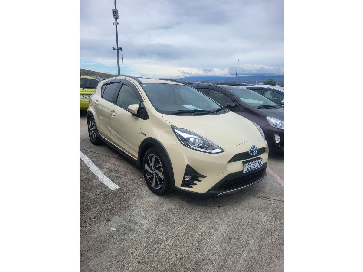 Toyota Aqua - фото 3