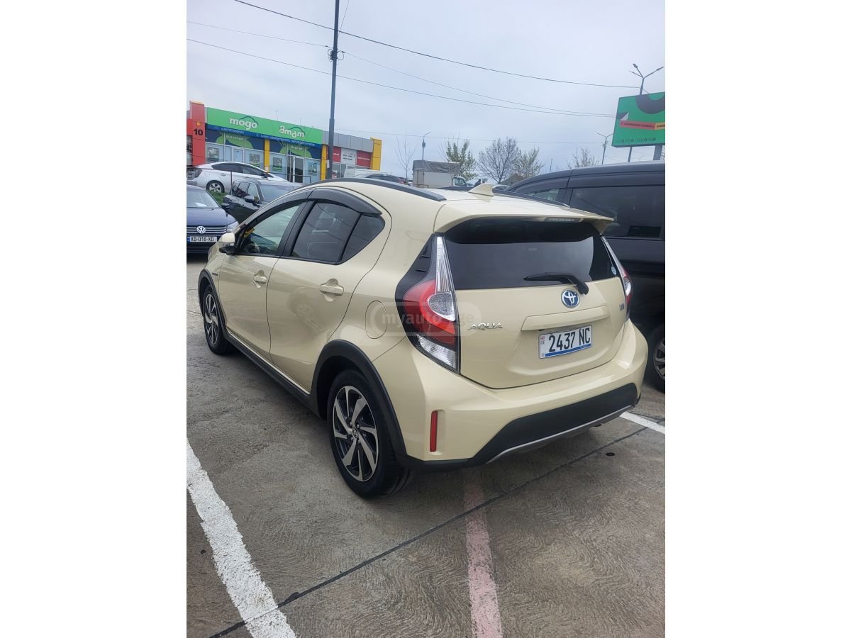 Toyota Aqua - фото 4